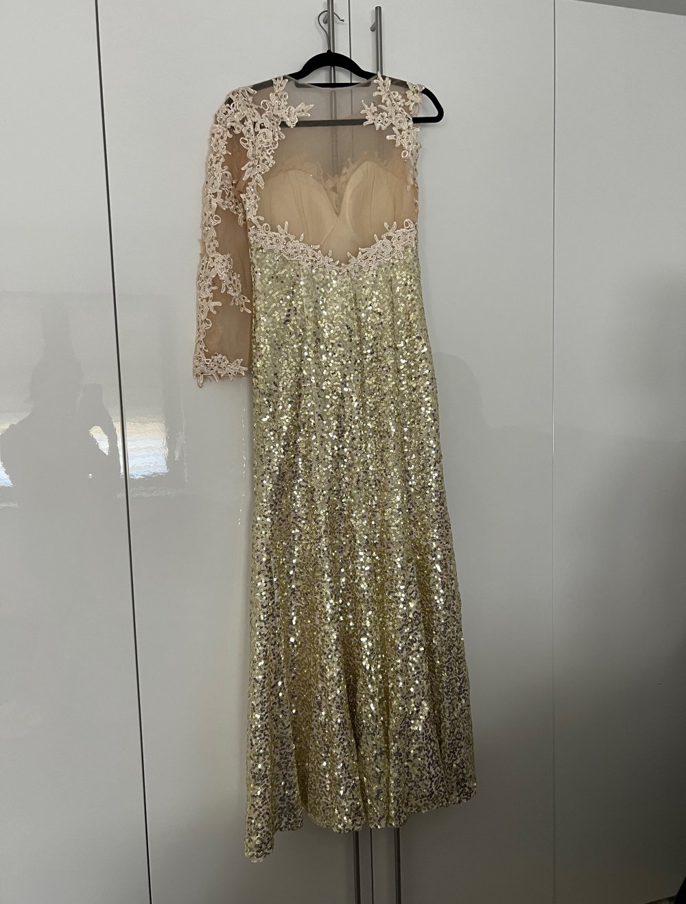 goldes kleid