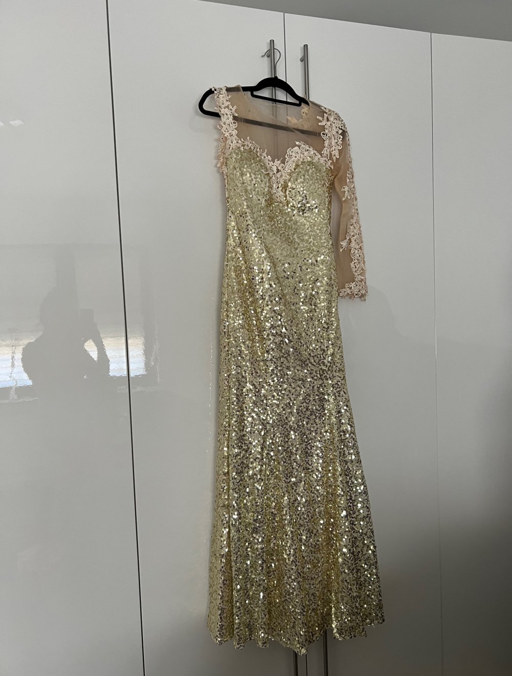 goldes kleid