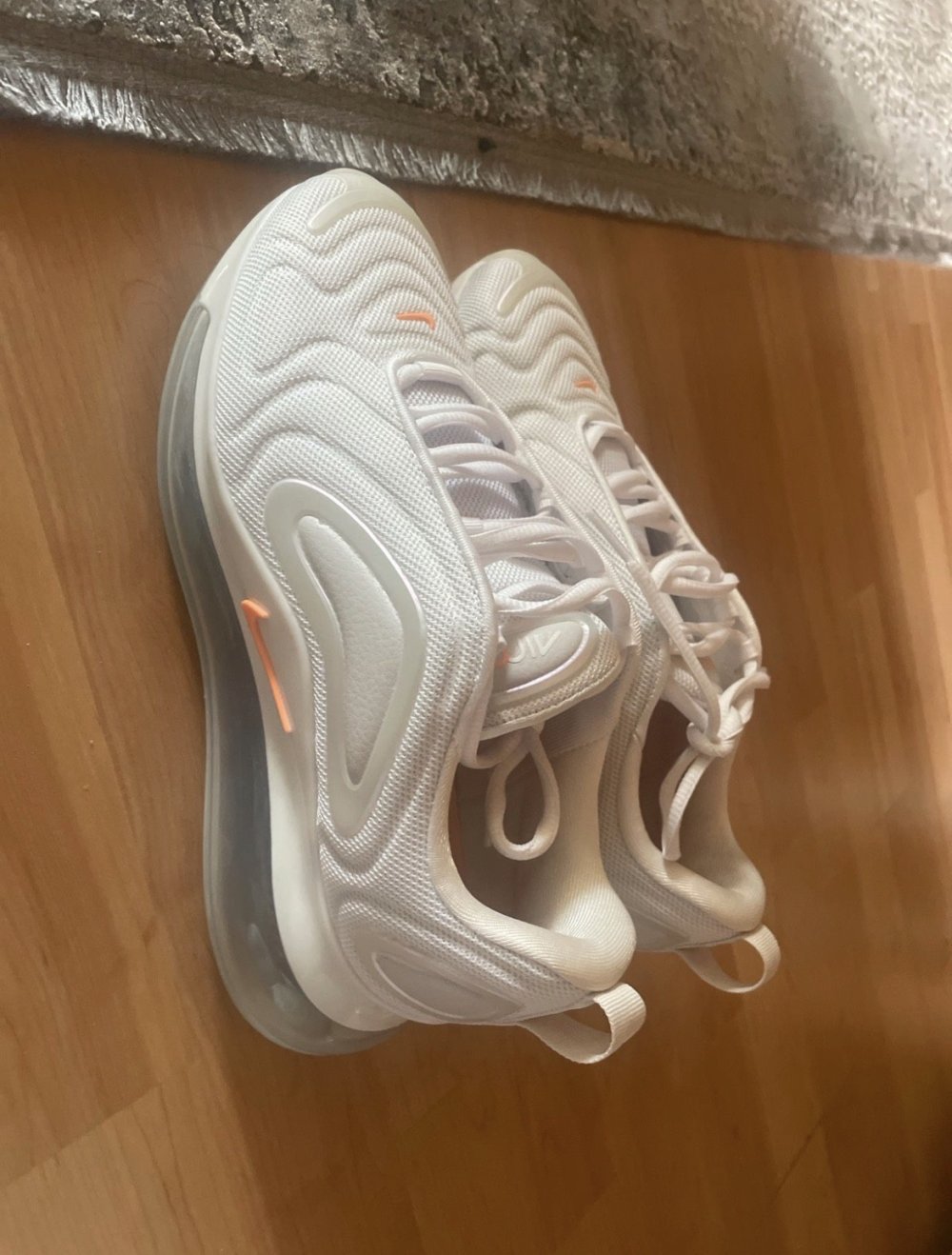 Damen Nike 270