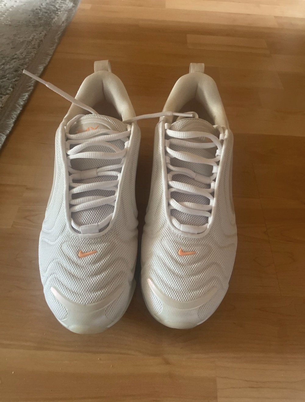 Damen Nike 270