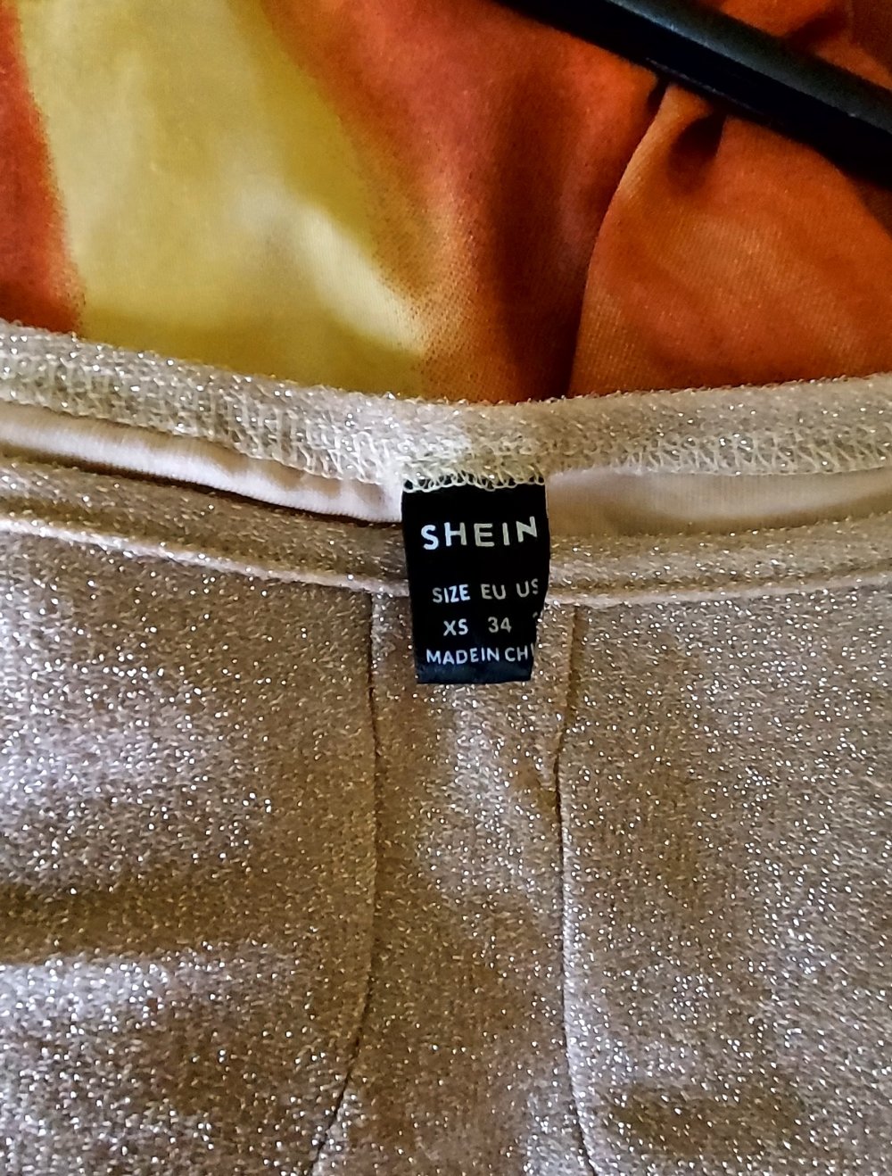 schönes Kleid