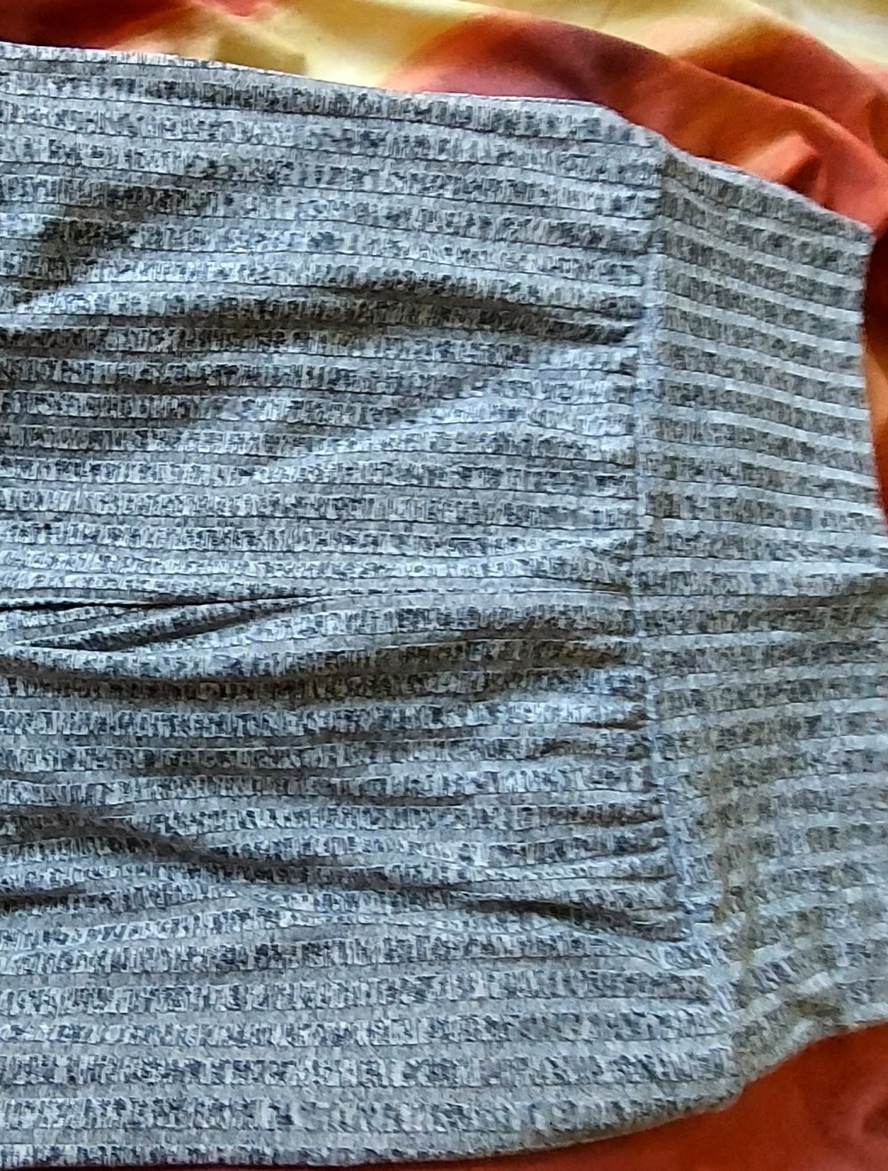 graue kurze hose