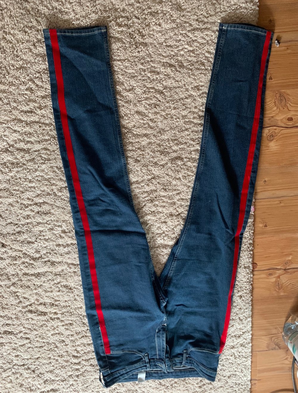 jeans h und m  164 roter streifen