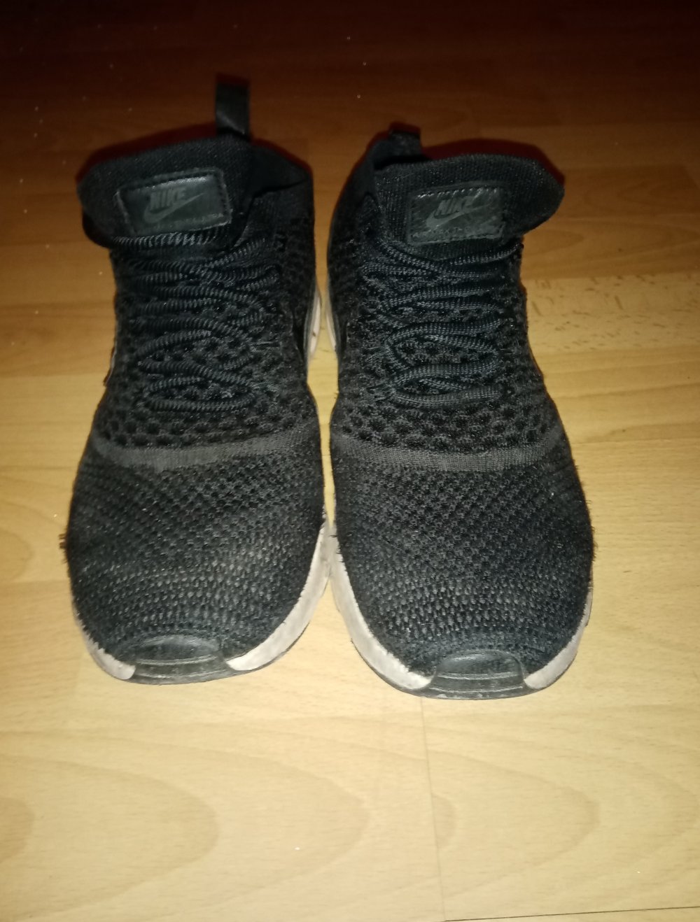 4 paar Nike Schuhe