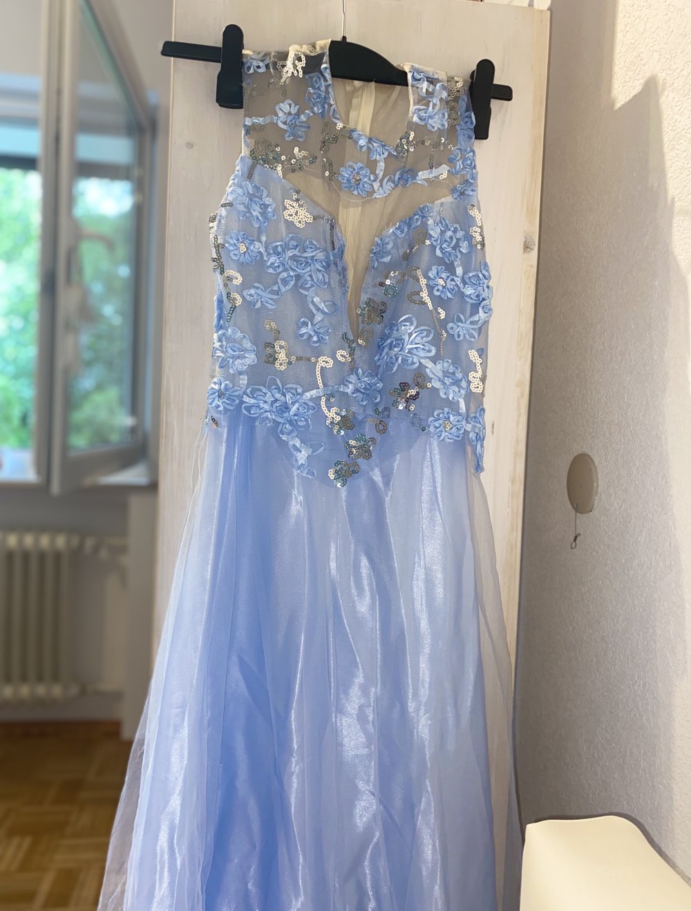 Blaues Langes schickes Kleid