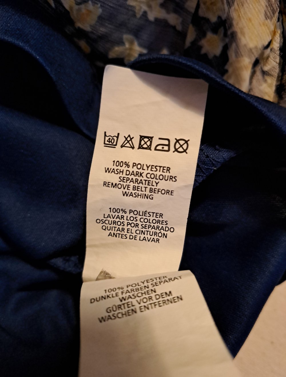Kleid im Vokuhila-Look