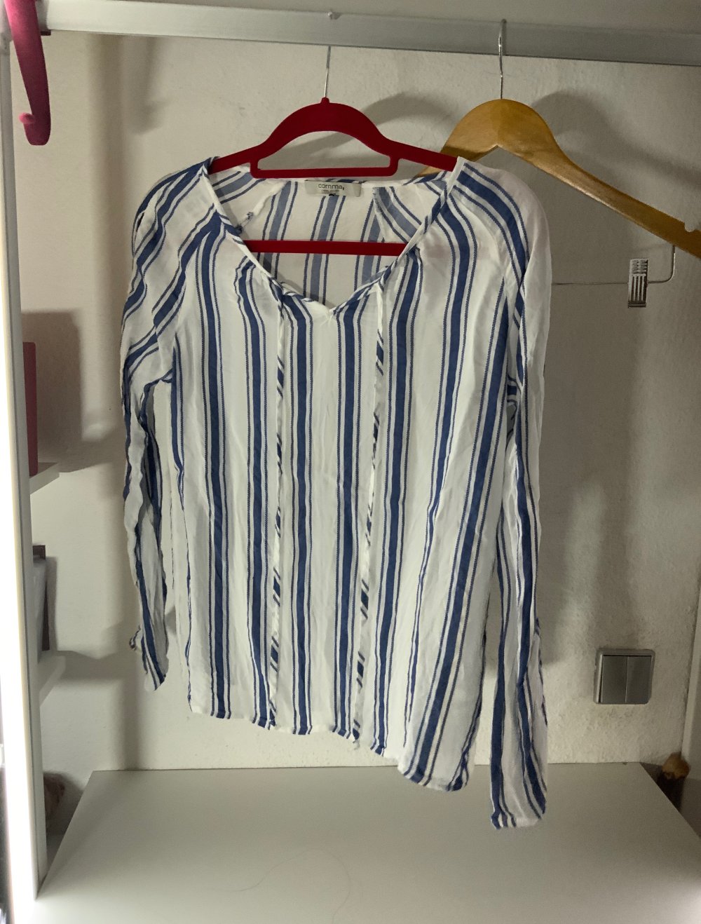 Blau weiß gestreifte Bluse