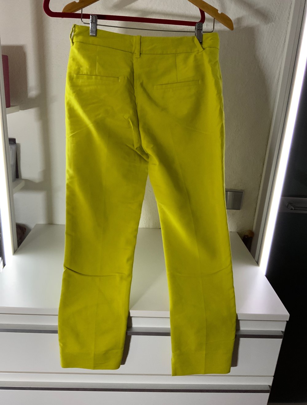Neongelbe Hose