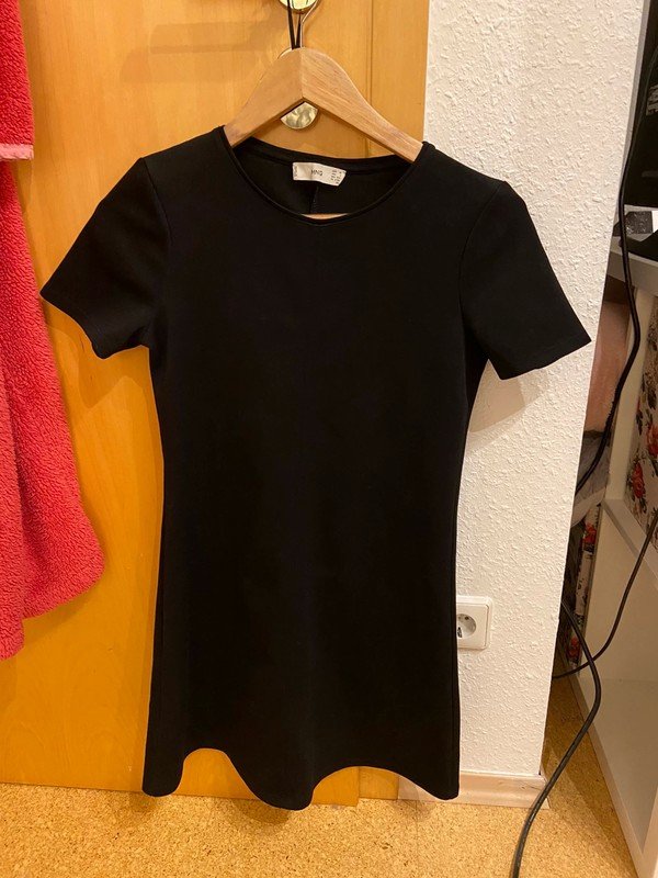 Schwarzes Kleid