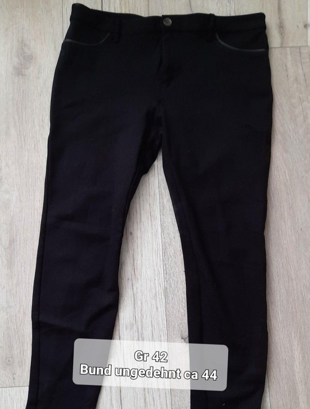 Schwarze Jeanshose