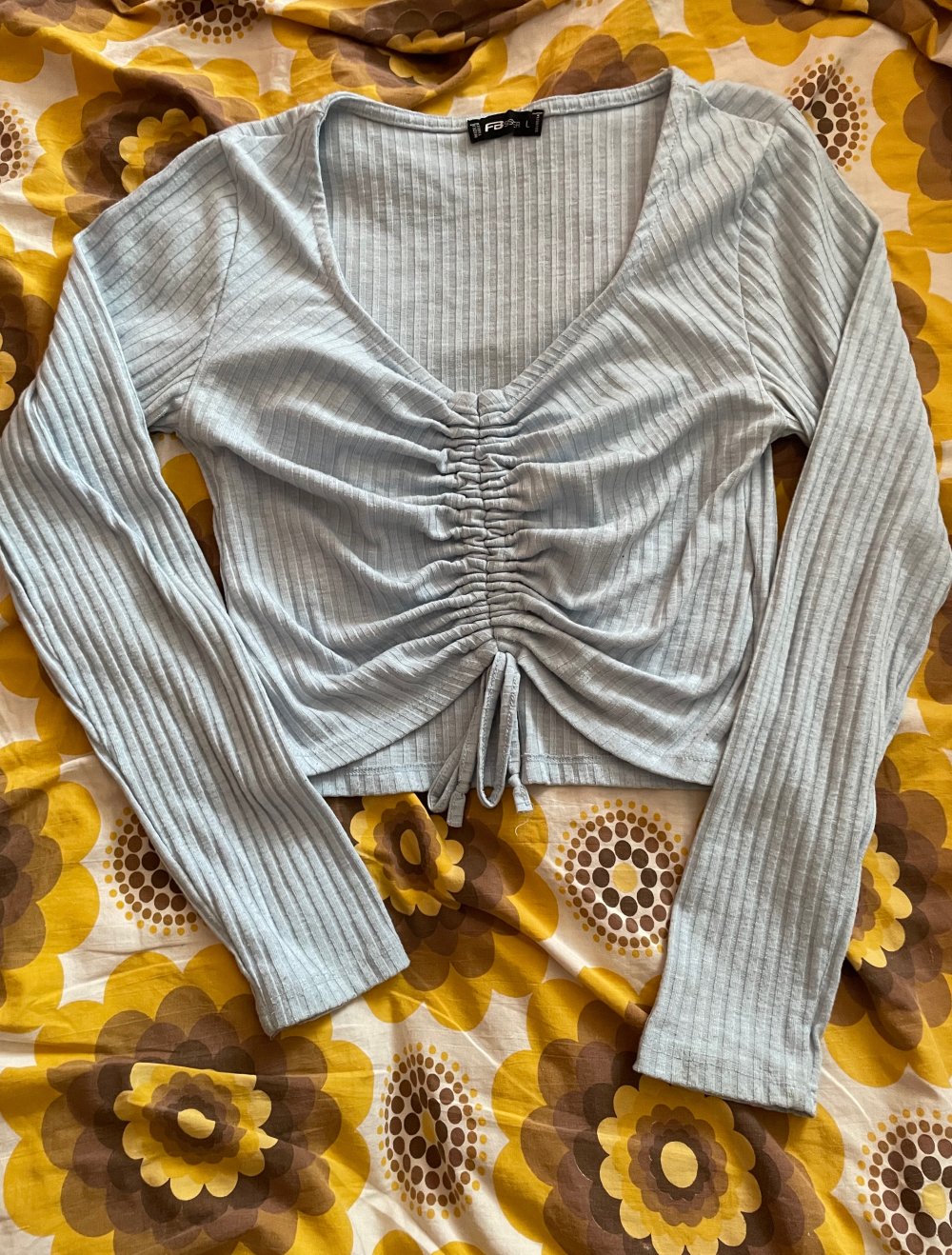 Blauer kurzer Pulli