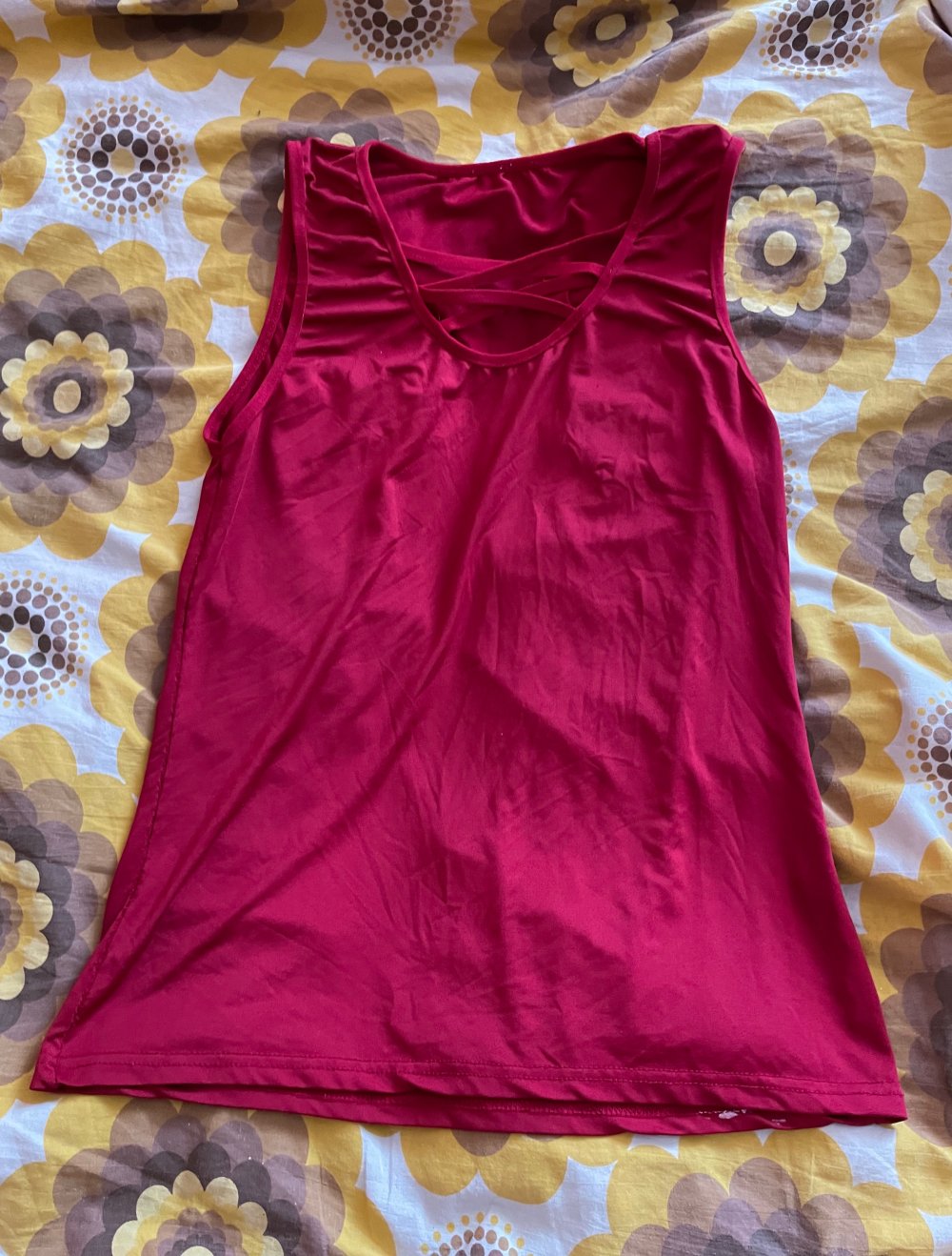 rotes t-Shirt