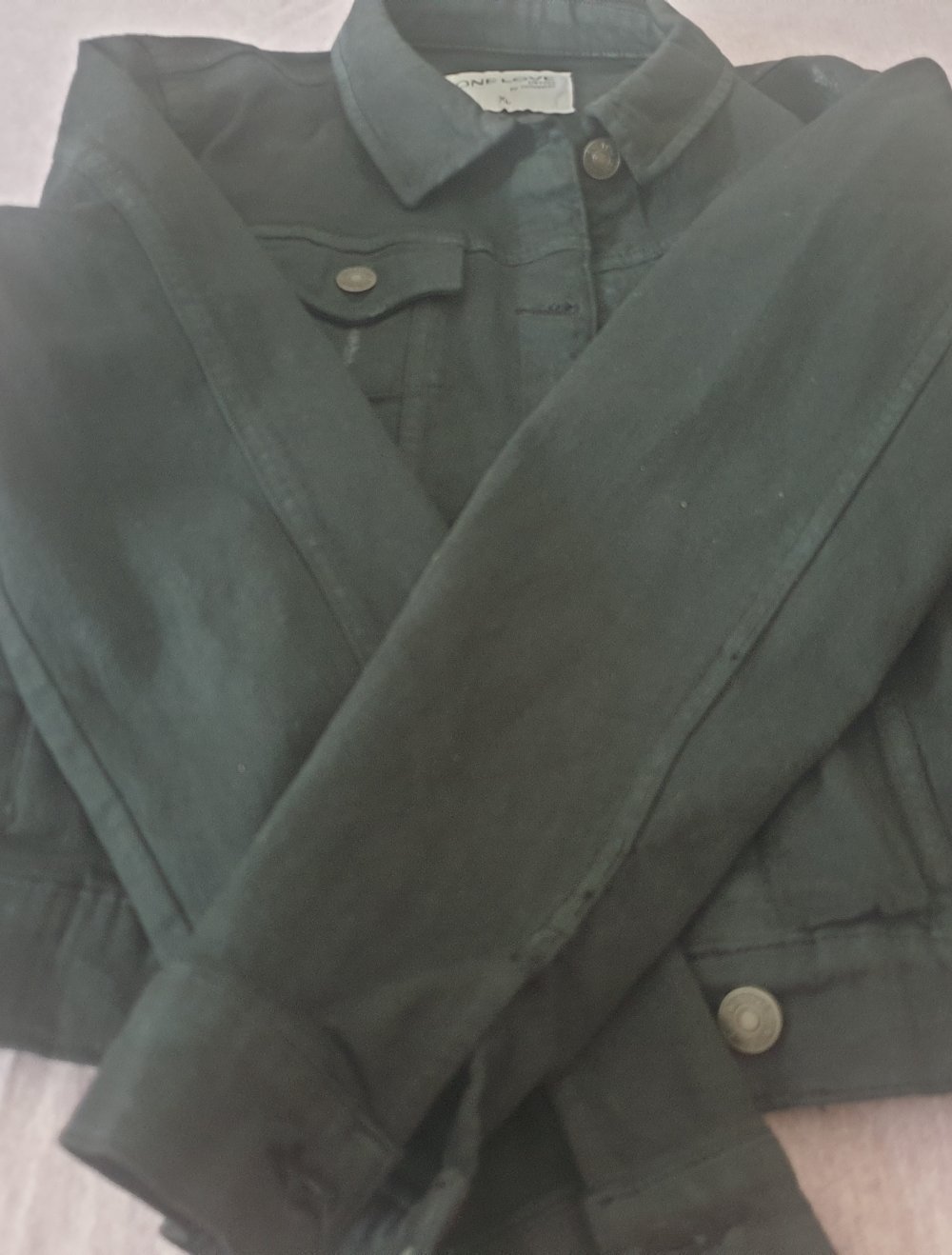 schwarze Jeansjacke