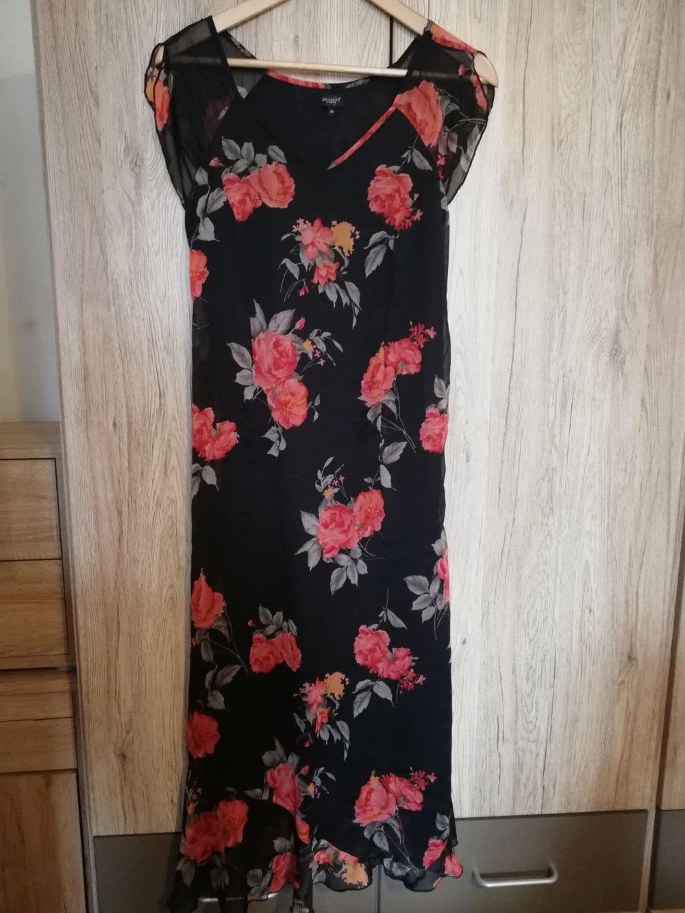 Luftiges hübsches Sommerkleid