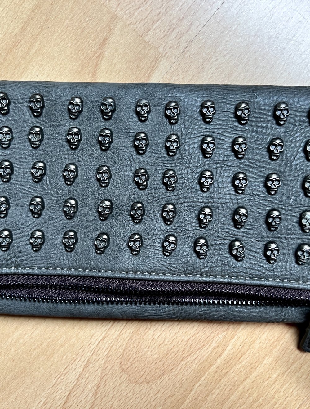Skull Clutch - perfekt zu lässige und schickere Outfits
