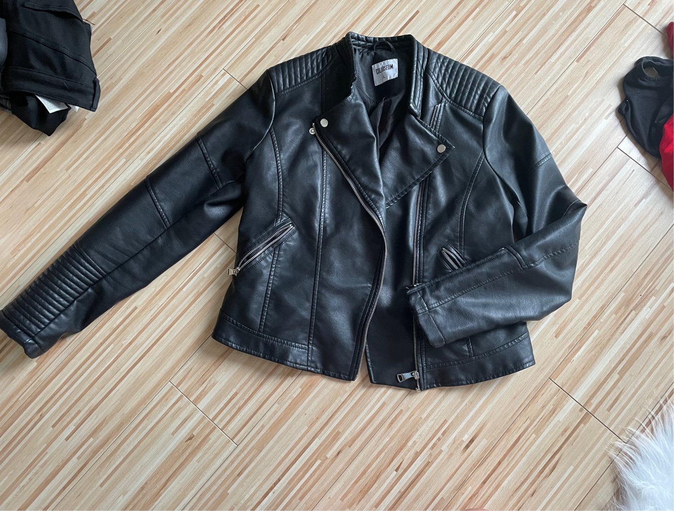 Schwarze Lederjacke
