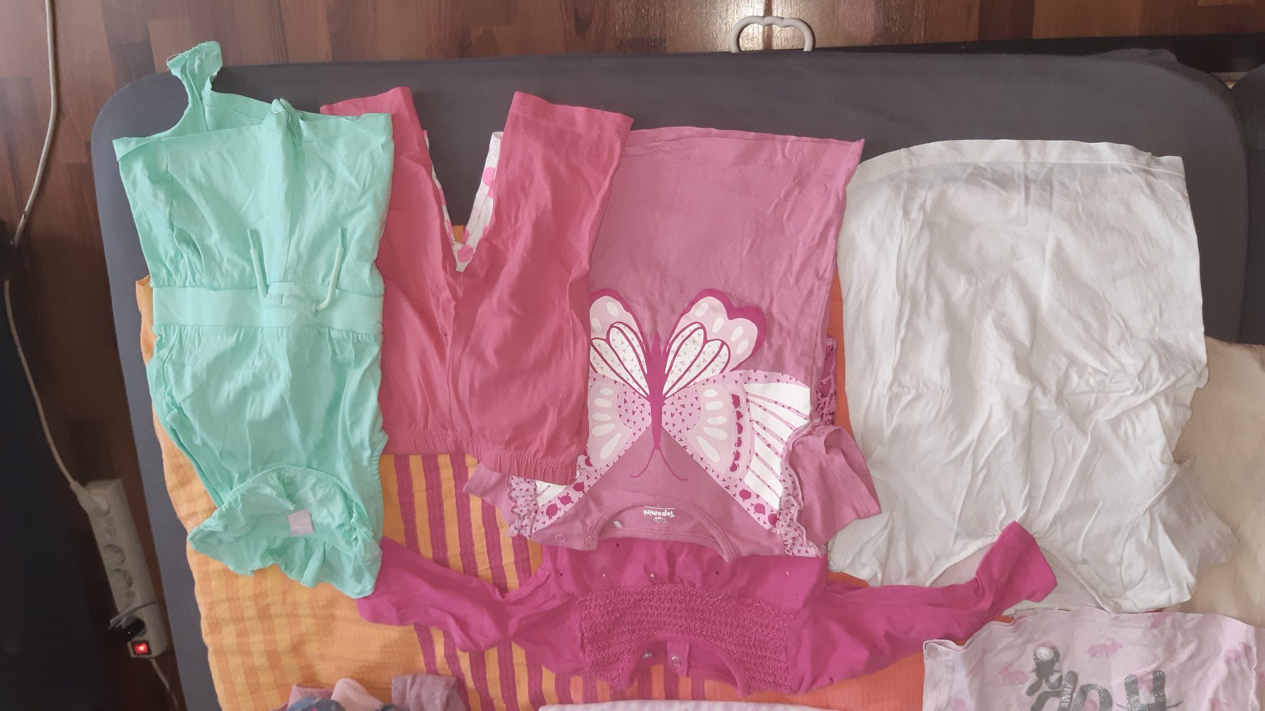 Babykleidung
