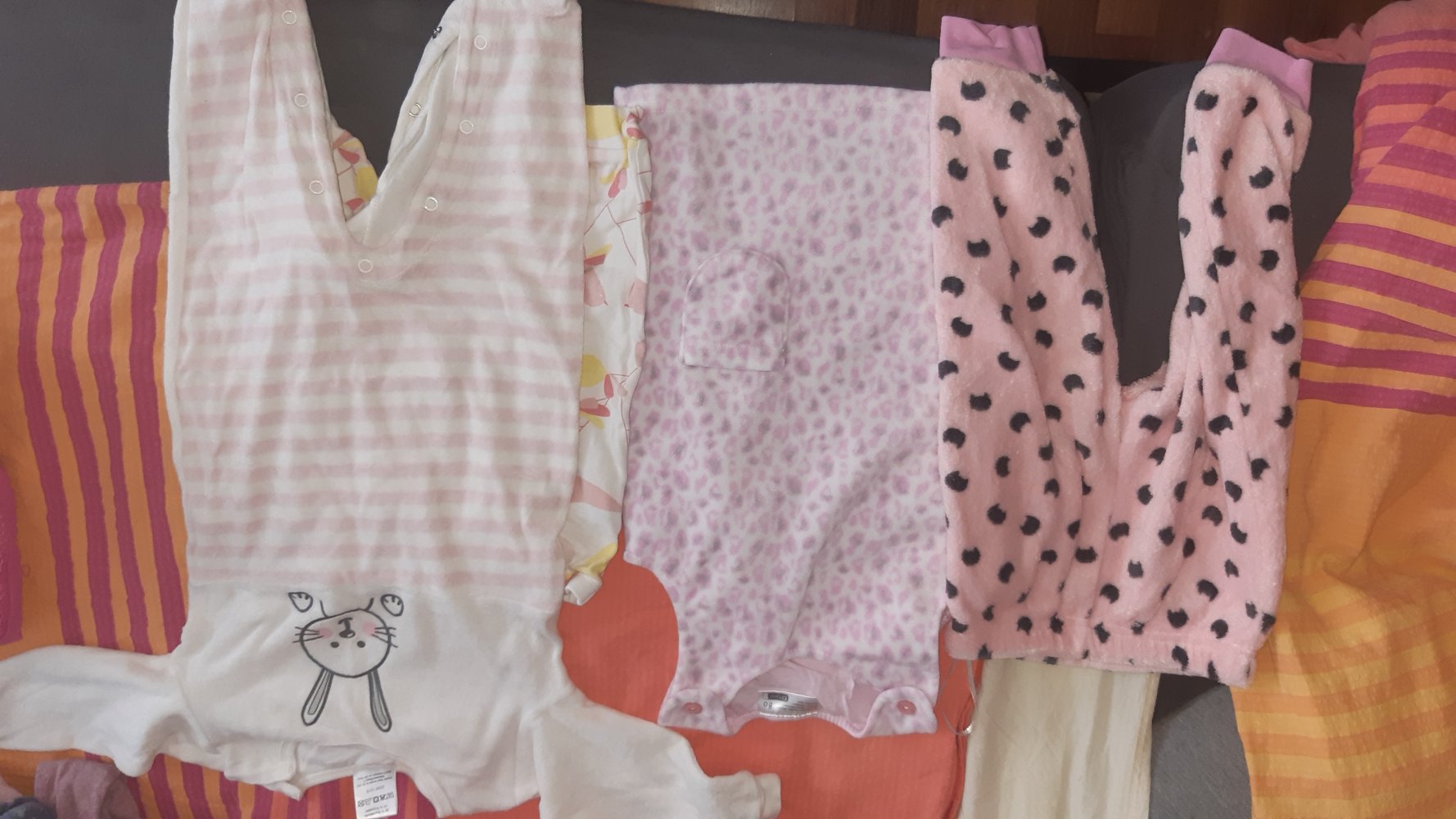 Babykleidung