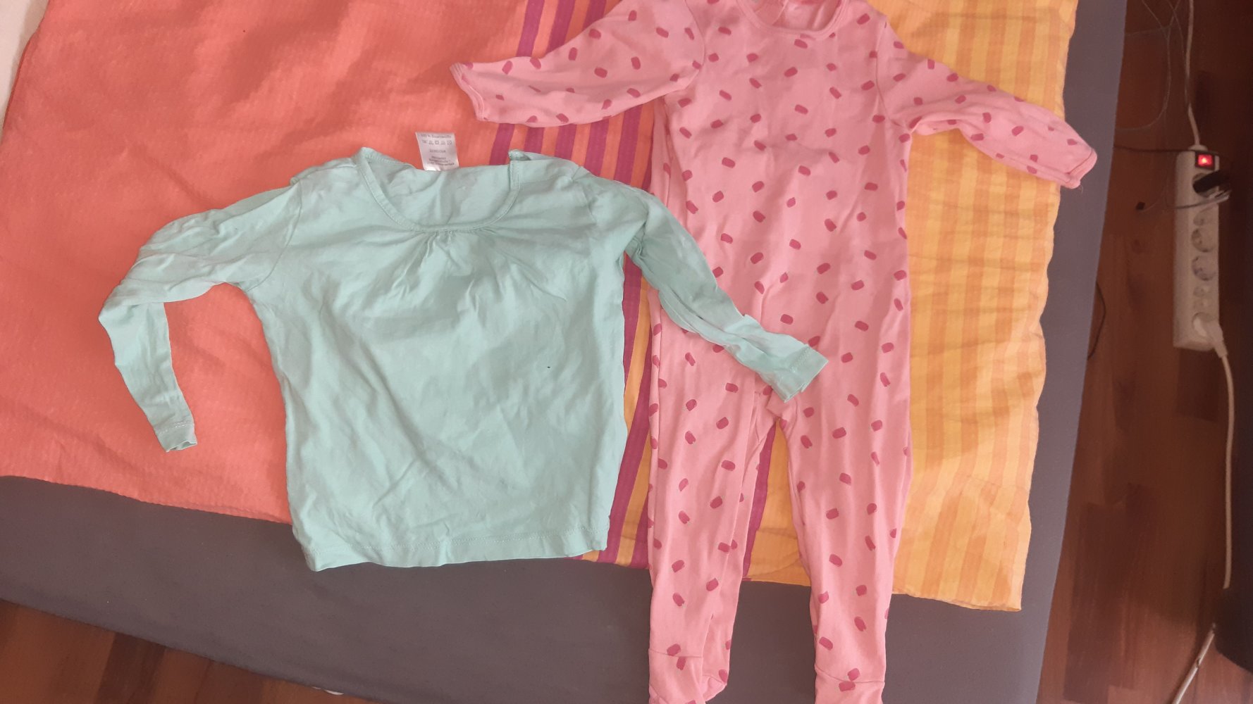 Babykleidung