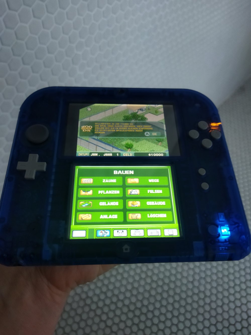 Nintendo DS mit einem Spiel