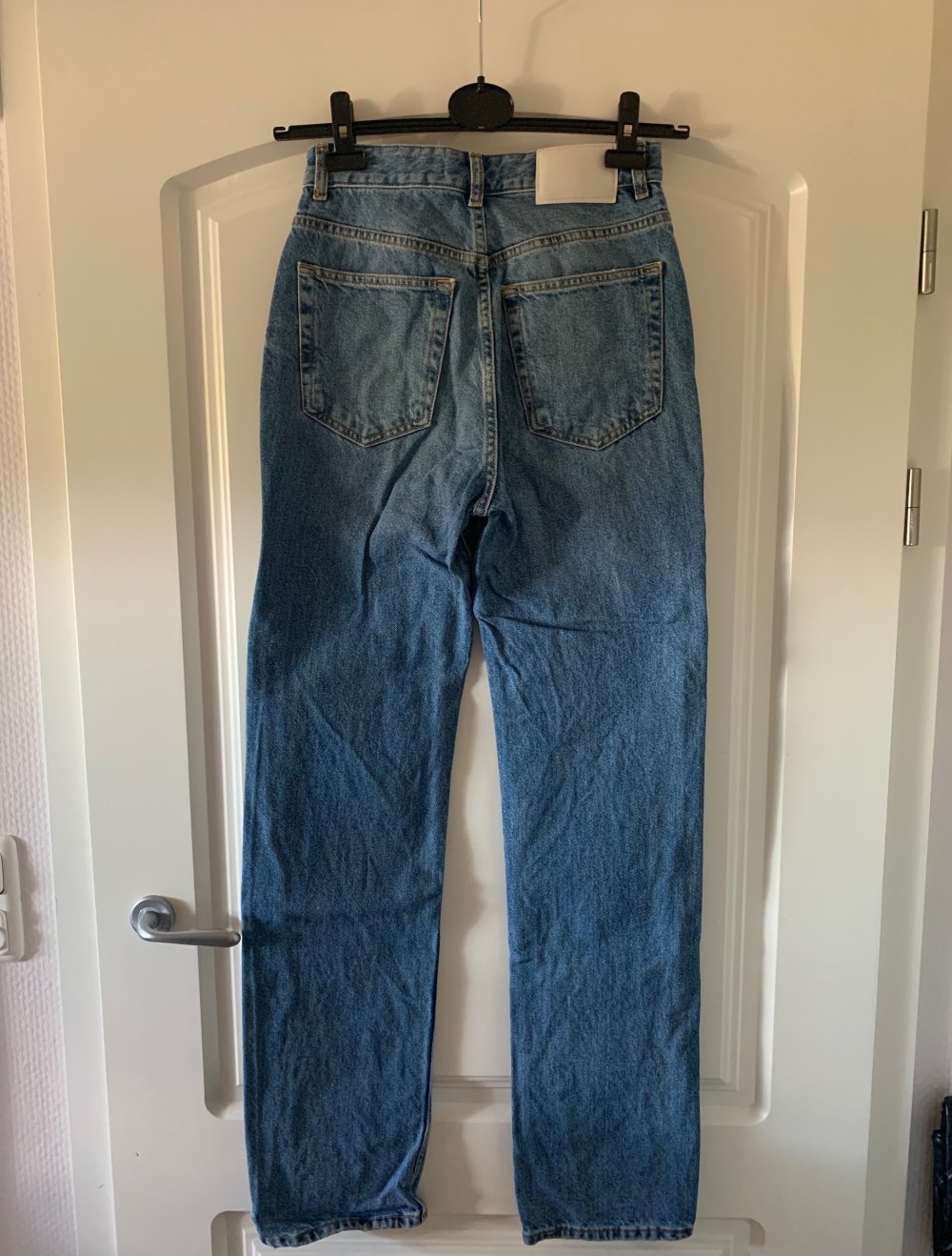 blaue straight leg Jeans mit leg cut; Pull & Bear Mom Jeans S
