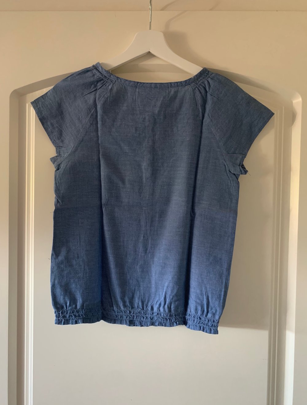 Blaue Bluse mit kurzen Armen; H&M T-Shirt XXS