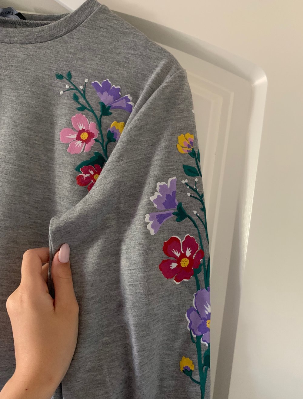 Graues MidiKleid mit Blumenprint, Dreiviertel Ärmel; S Damen