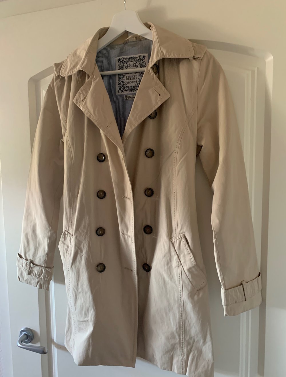 Beiger Trenchcoat; Zara Mantel basic