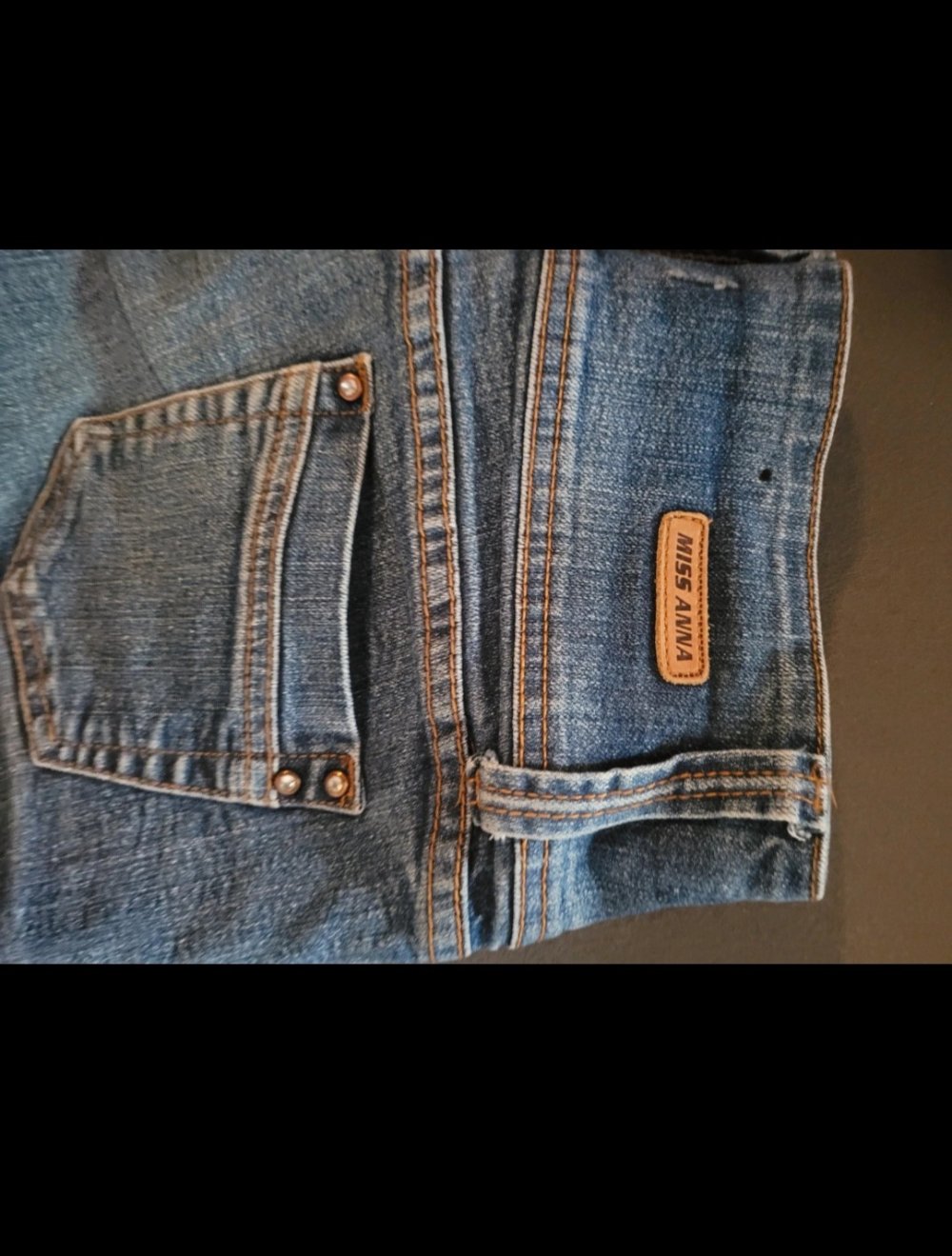 Dunkelblaue kurze jeans