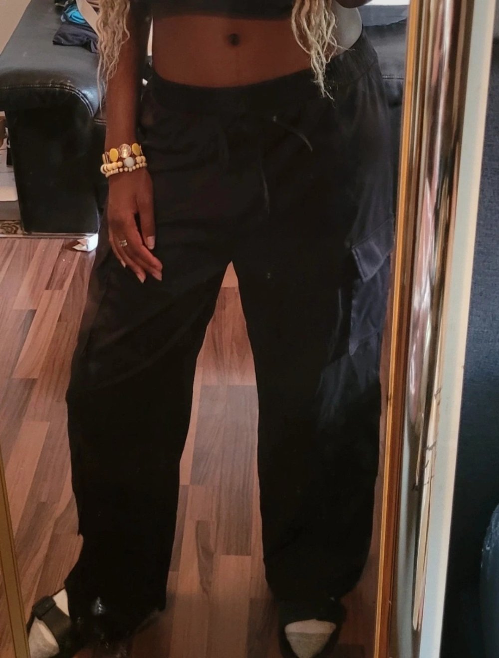 Schwarze weite Hose