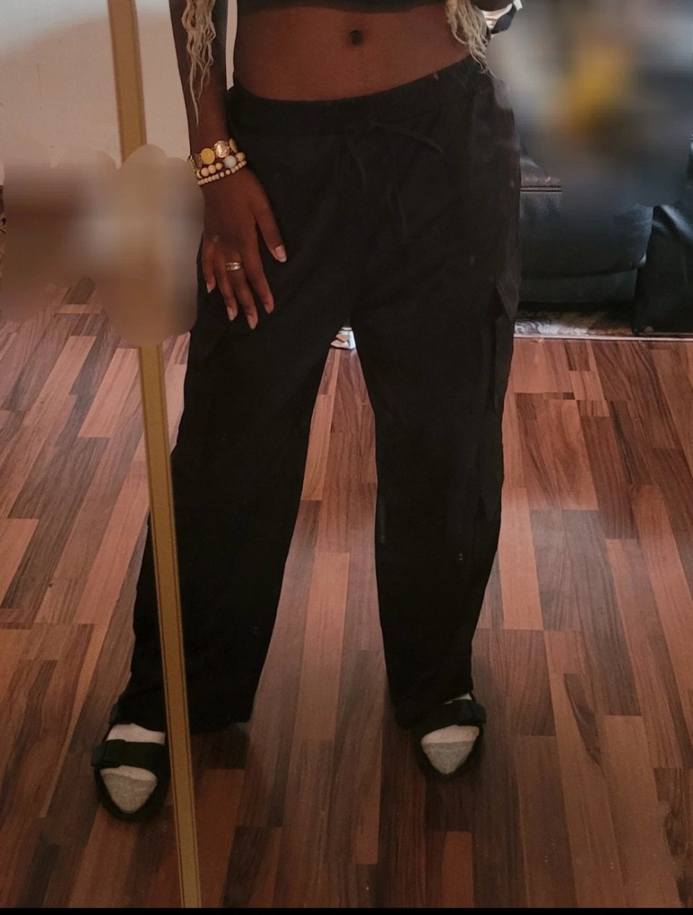 Schwarze weite Hose