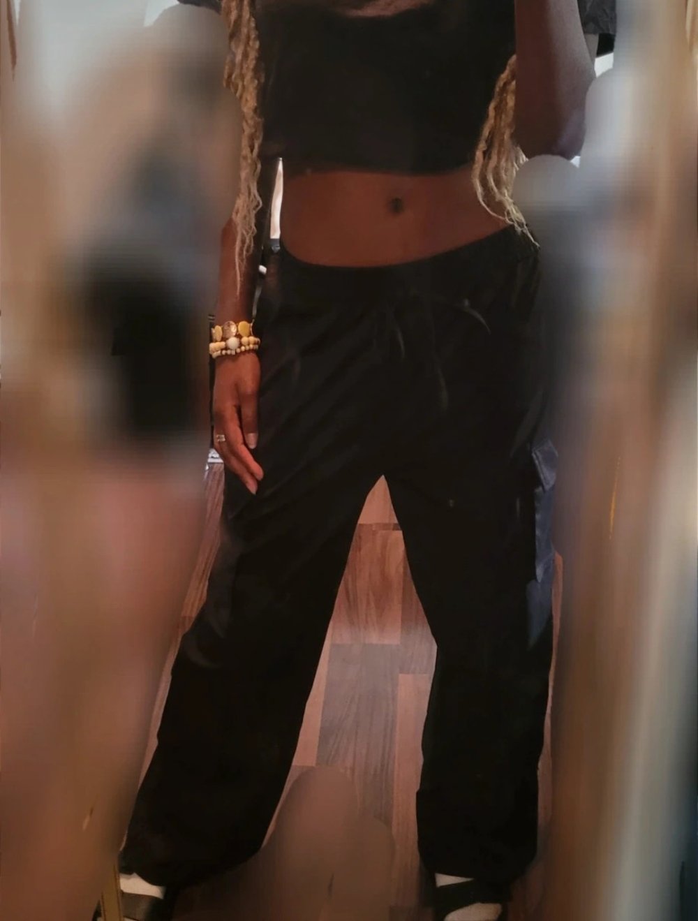 Schwarze weite Hose