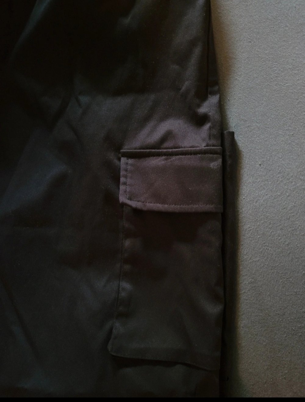 Schwarze weite Hose