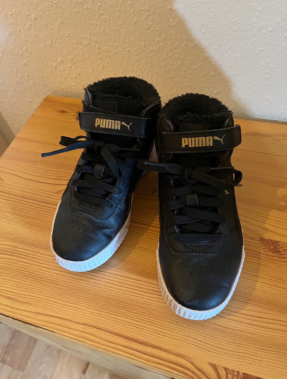 Schuhe junge