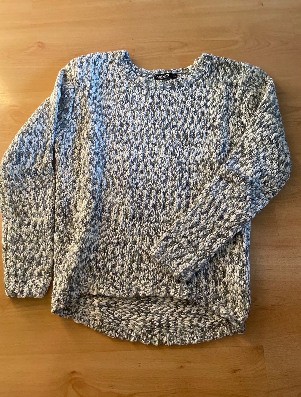 grauer Strickpullover
