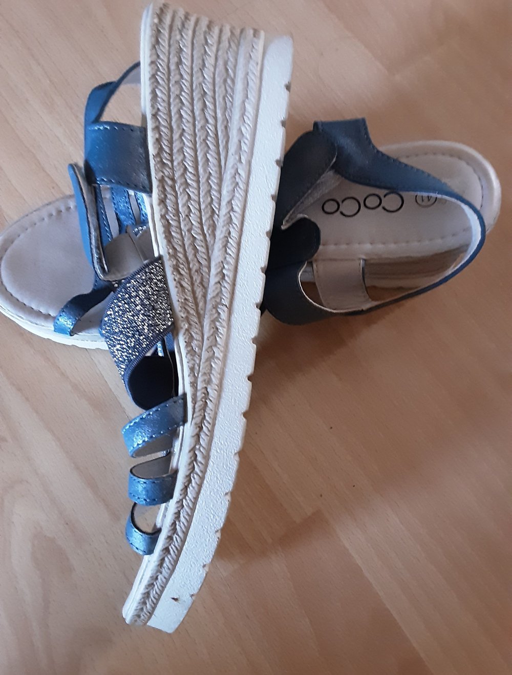 hellblaue sandalen