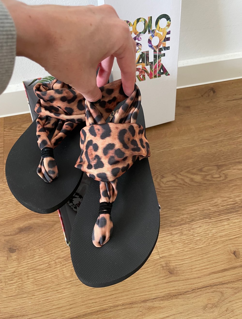 Colors of California flip flops