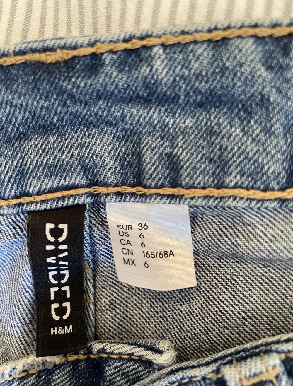 Blaue H&M Jeans mit Schleife