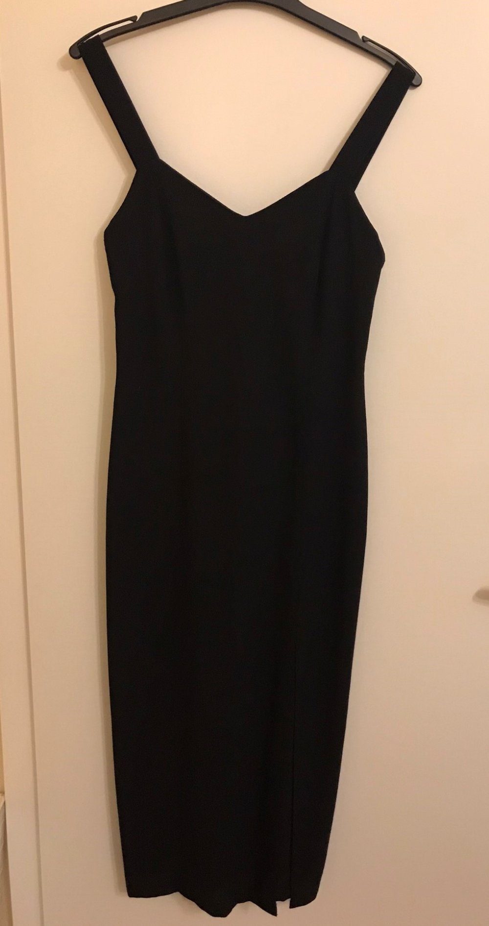 schwarzes Kleid