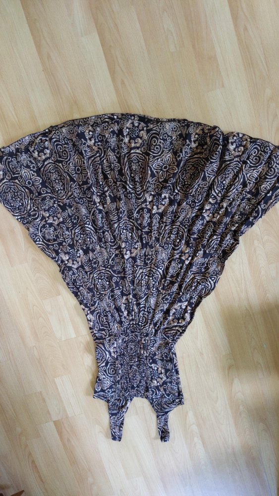 Sommerkleid mit Mustern 