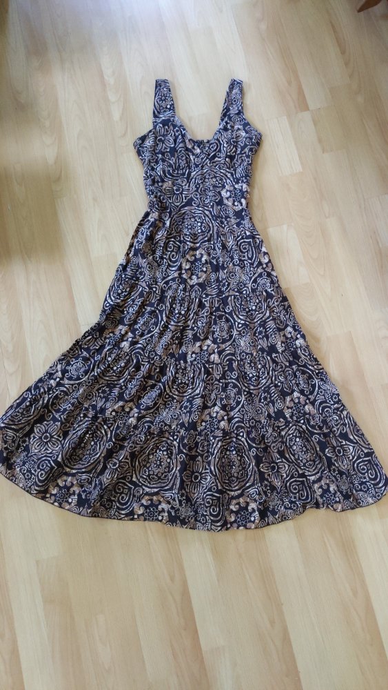 Sommerkleid mit Mustern 