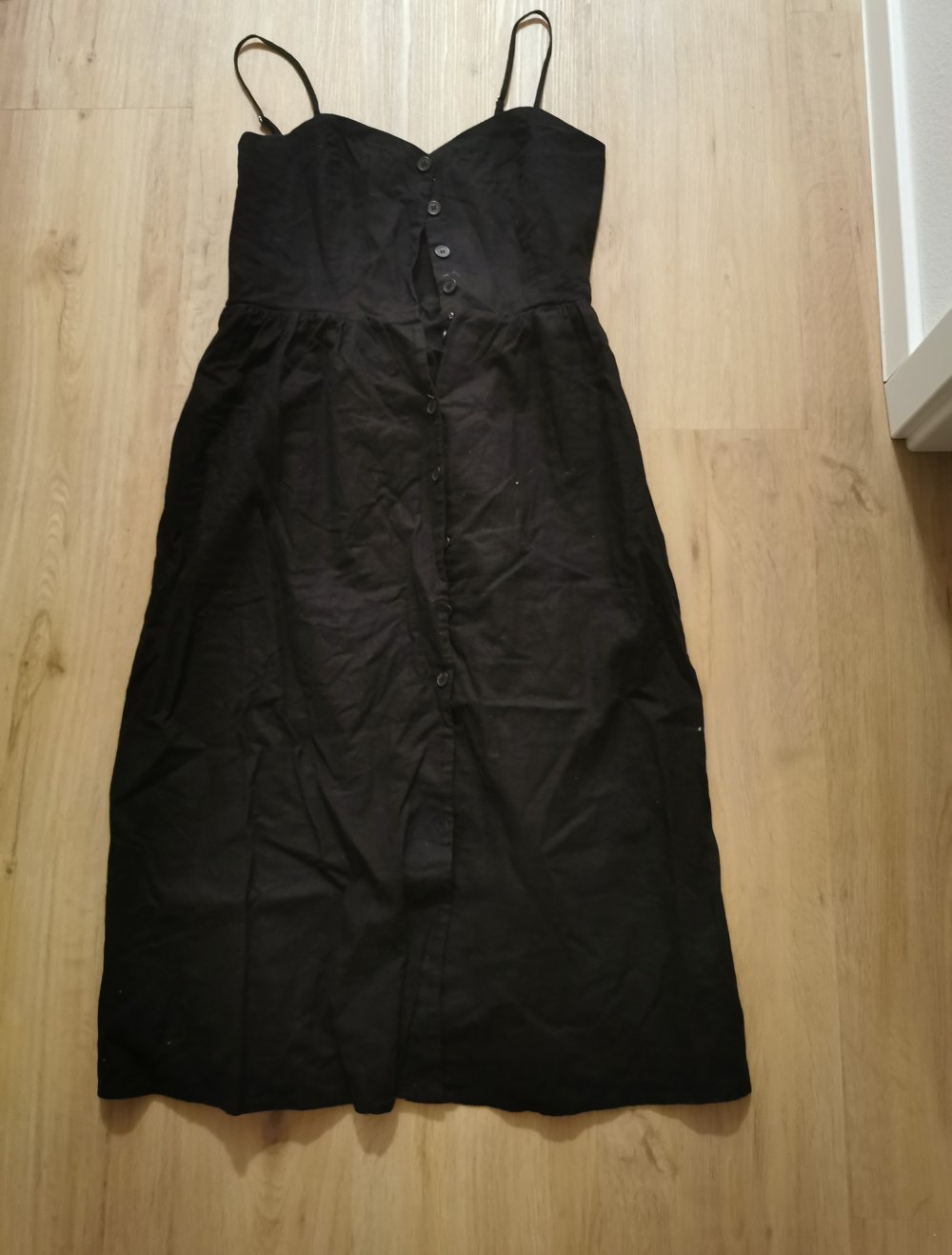 Schwarzes Trägerkleid