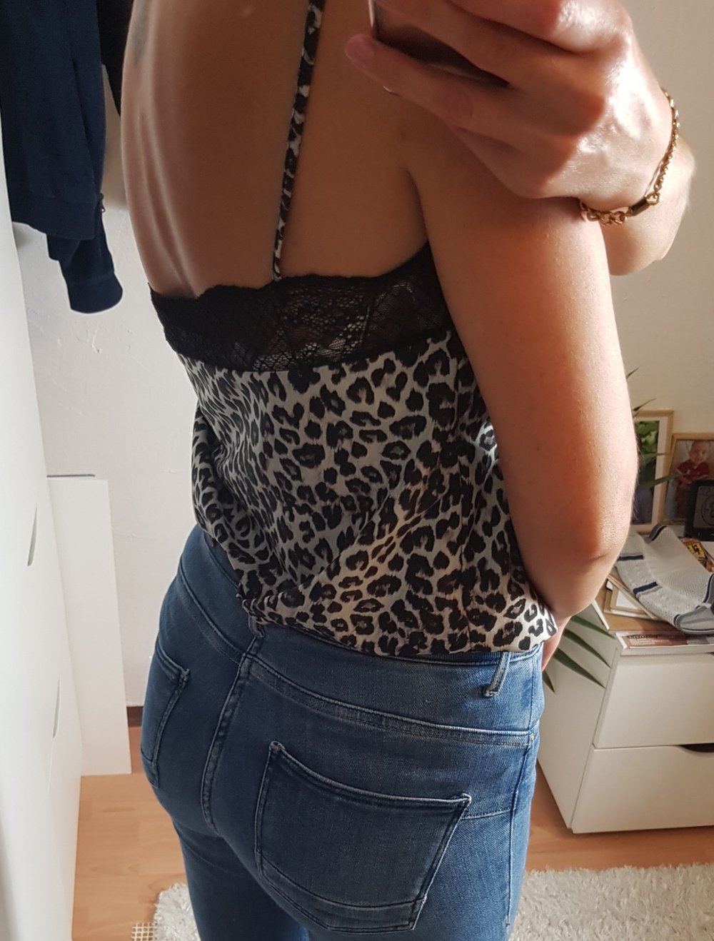 Top mit Spitze Leo Muster