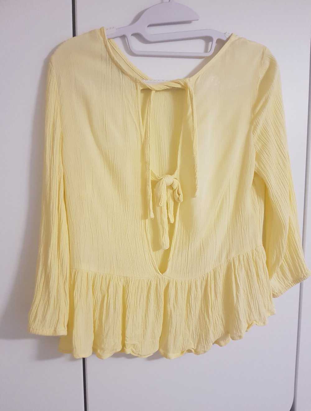 Bluse mit Rückenausschnitt Schösschen gelb