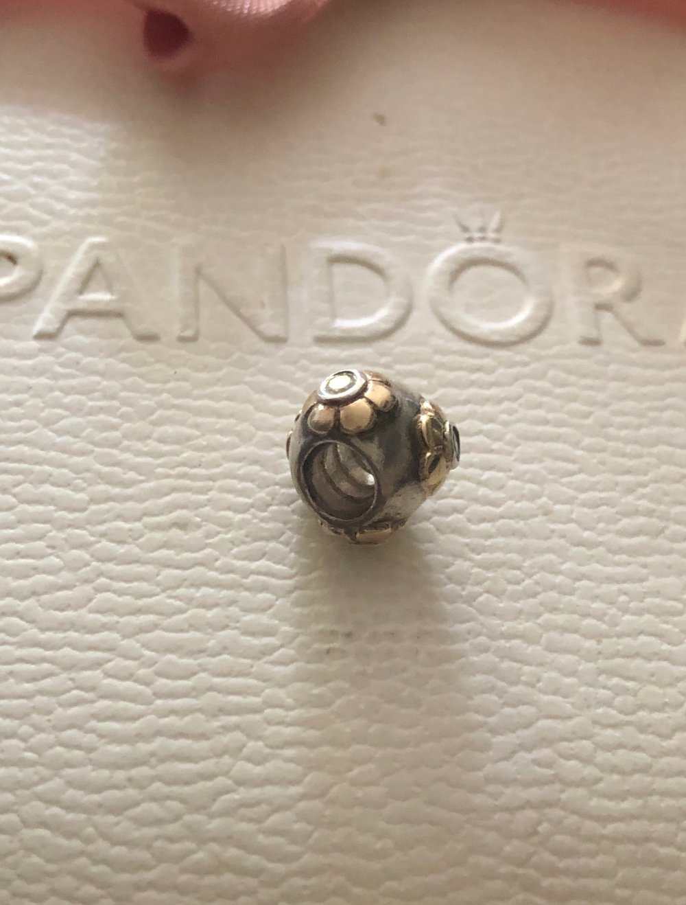 Pandora Charme Blume mit 14K Gold
