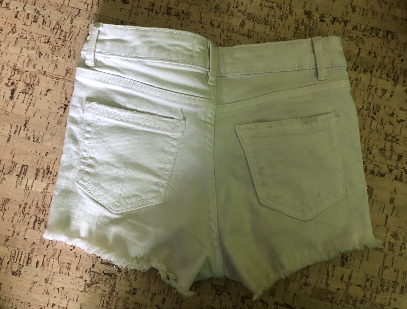 weiße kurze Hose
