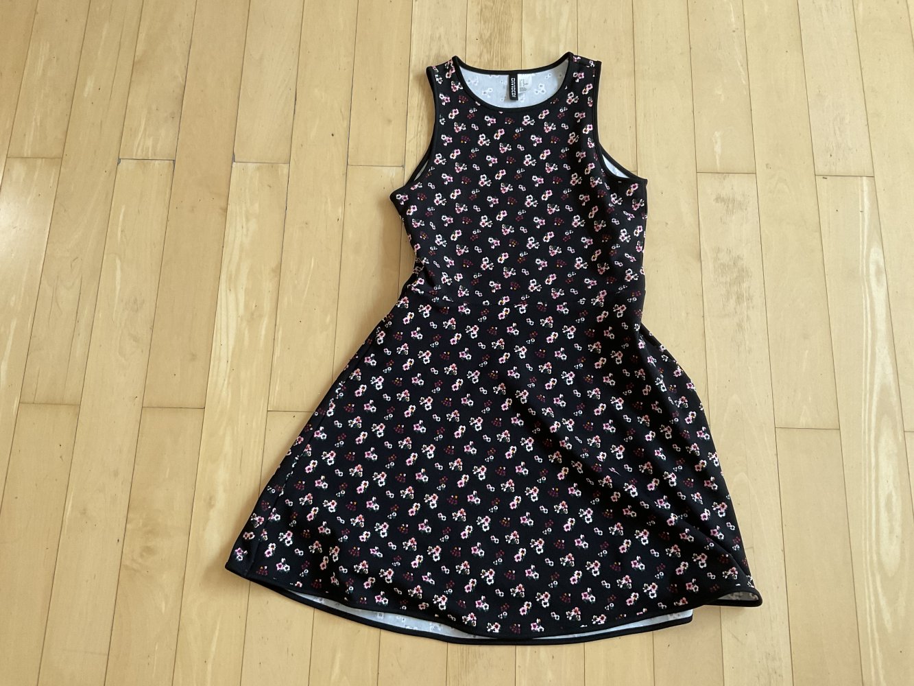 SUPERSCHÖNES KLEID