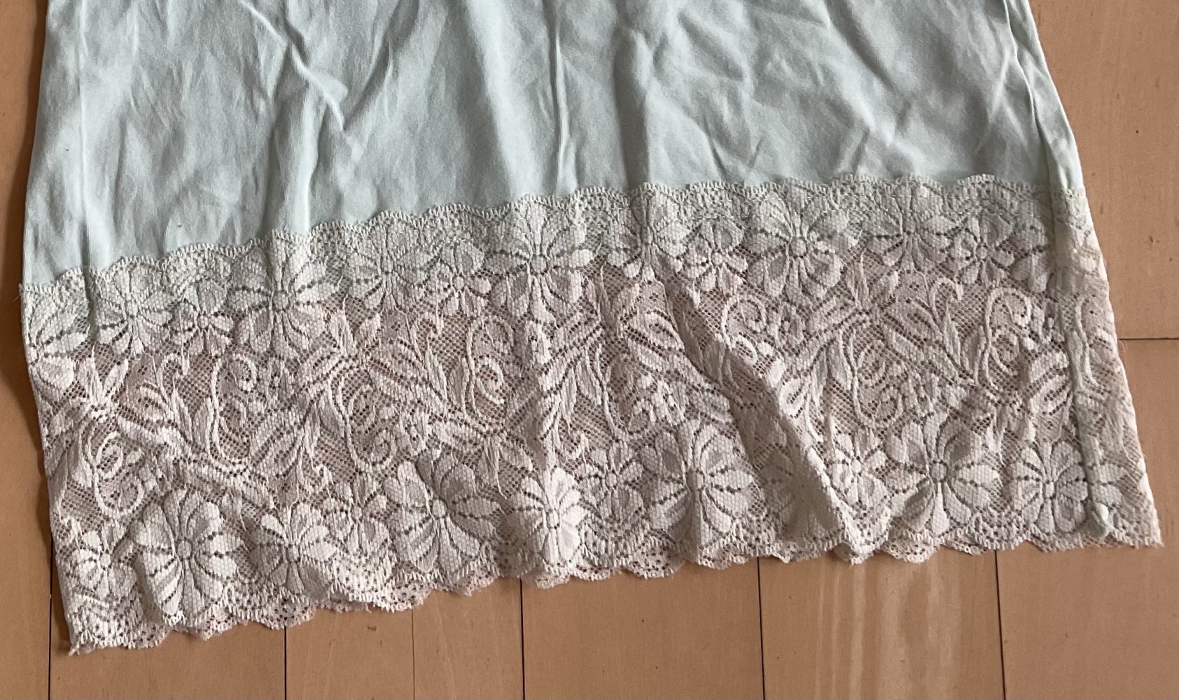 2 Hübsche Shirts, Spitzenshirts, Tops, mint, weiß 