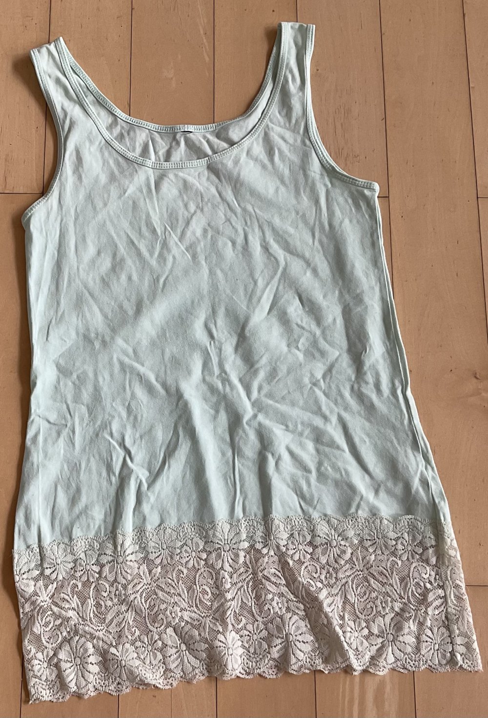 2 Hübsche Shirts, Spitzenshirts, Tops, mint, weiß 