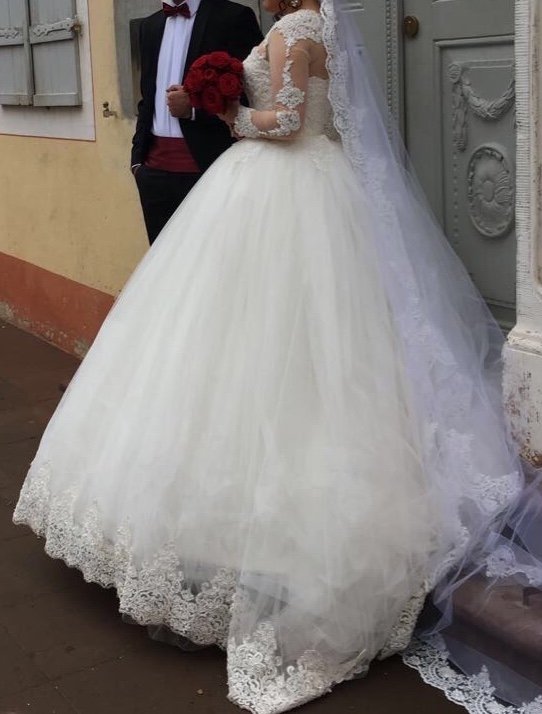 Biete mein wunderschönes Brautkleid an